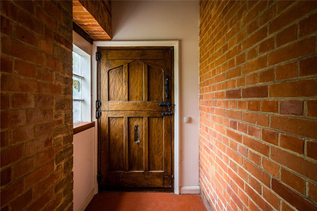 Property photo 2 of 30 House. Partnership