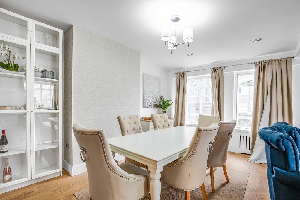 Property photo 3 of 10 Picture 3