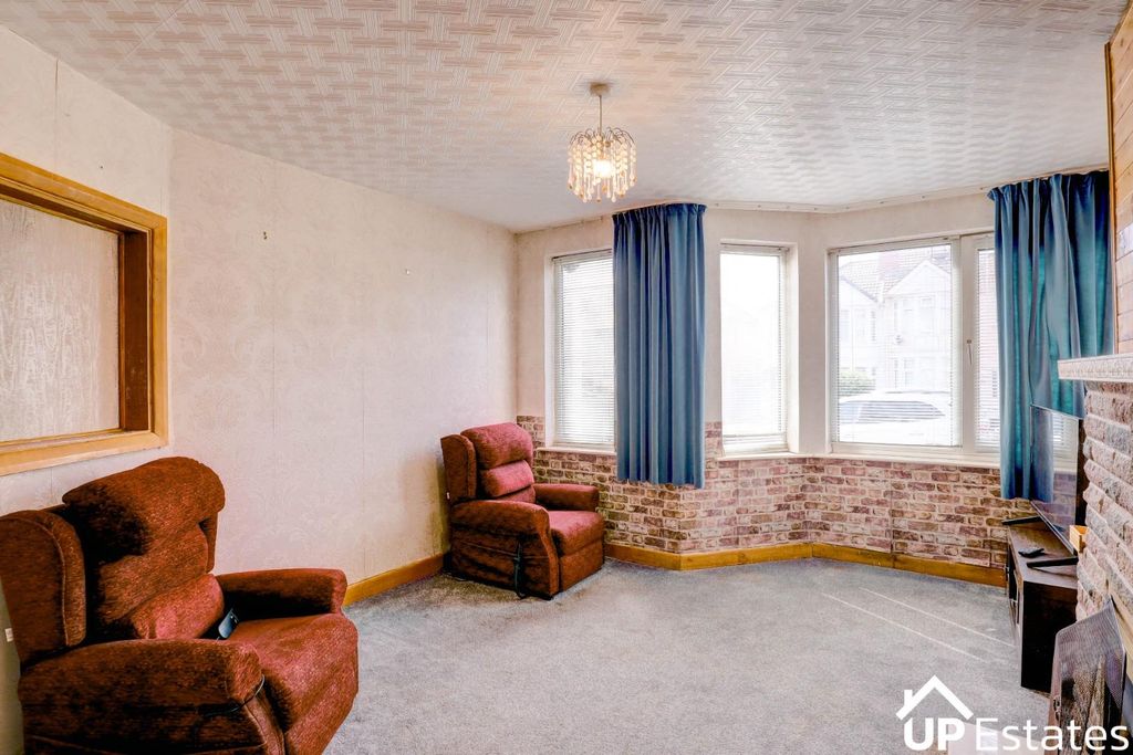 Property photo 3 of 13 Living Room