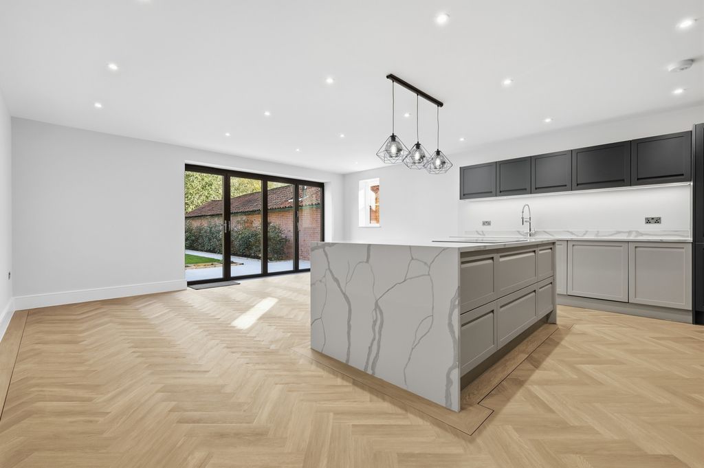 Property photo 3 of 46 Picture No. 94