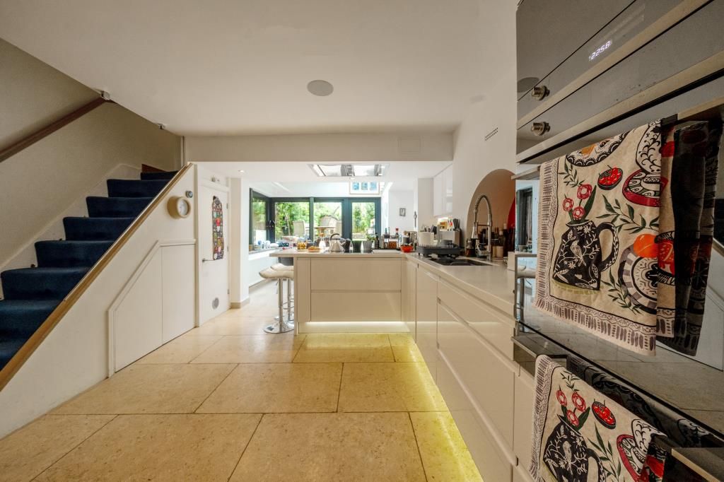 Property photo 3 of 22 Kitchen/Dining Room