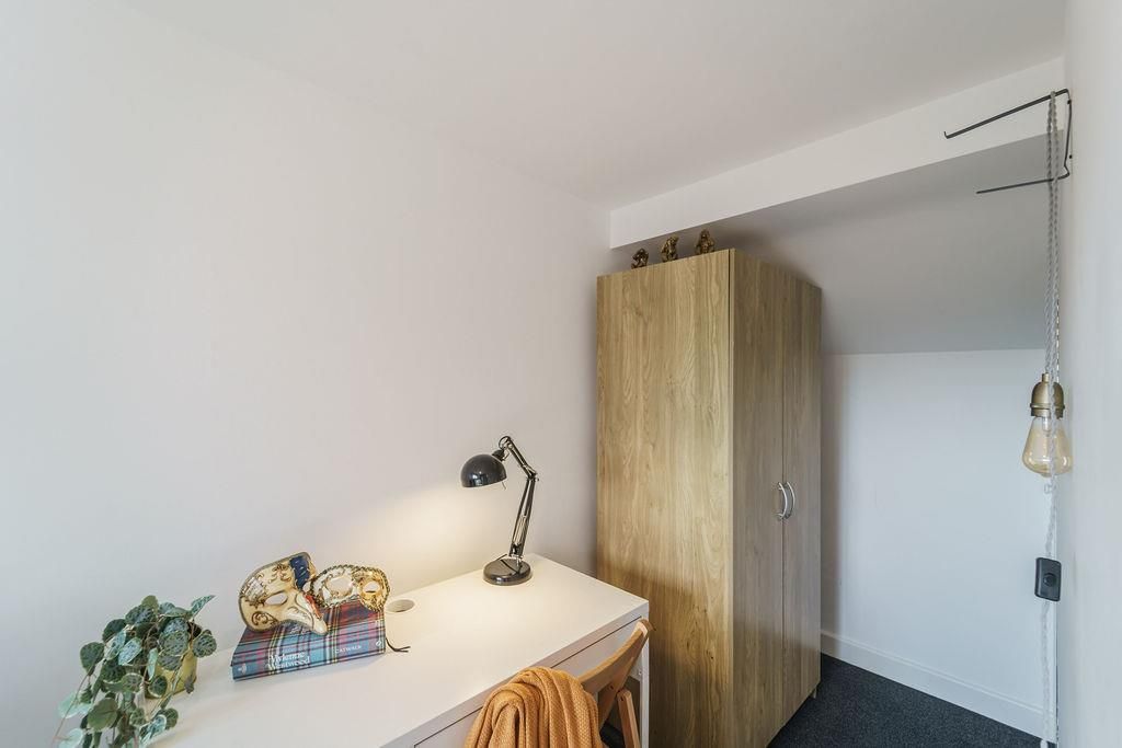 Property photo 3 of 12 Room 5