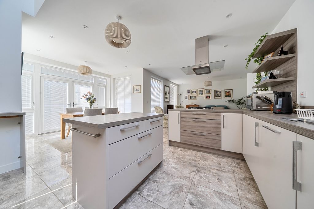 Property photo 3 of 19 Kitchen Diner