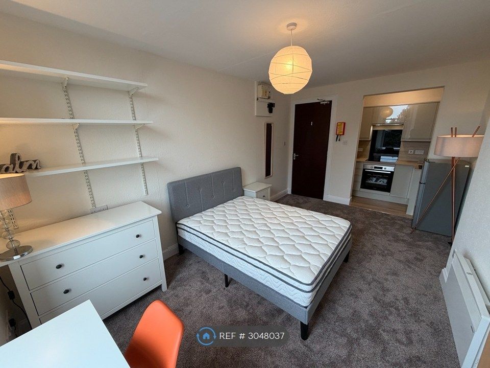 Property photo 2 of 8 Room 6