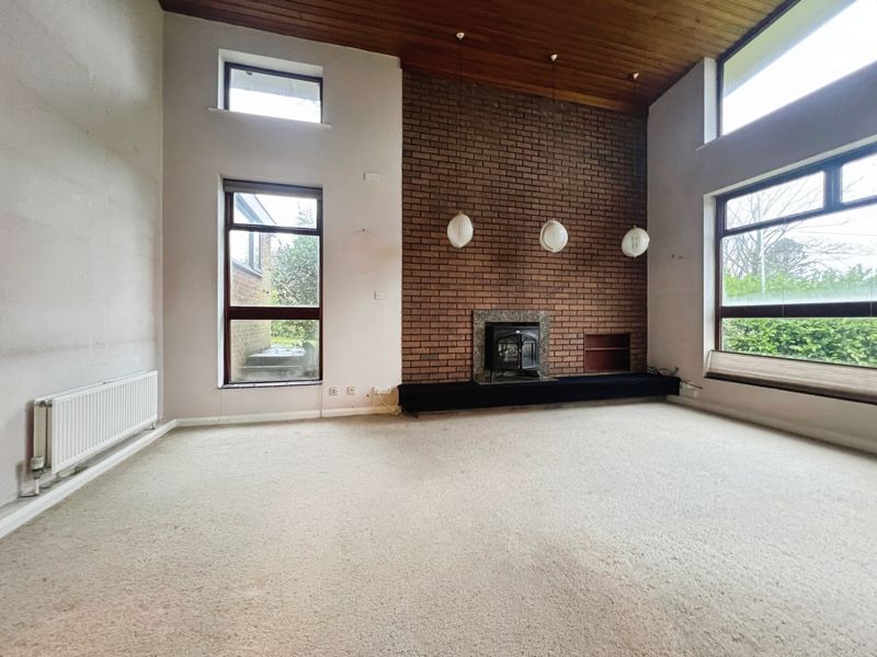 Property photo 2 of 31 Lounge