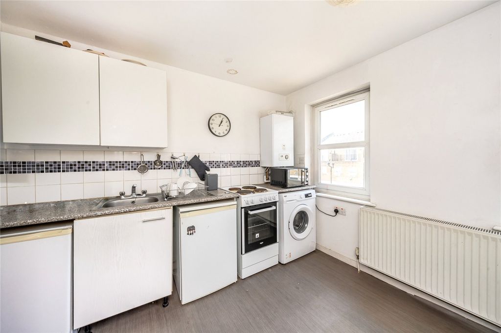 Property photo 3 of 6 Kitchen