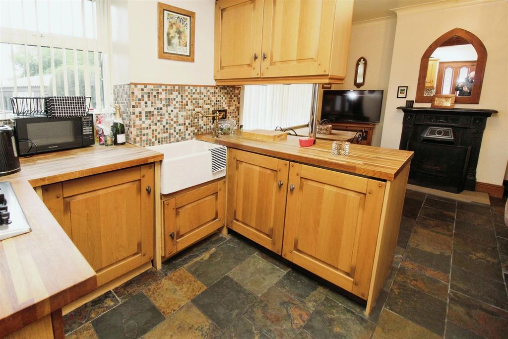 Property photo 3 of 17 Kitchen/Diner