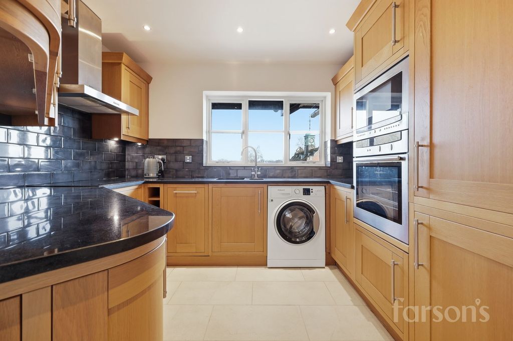 Property photo 2 of 23