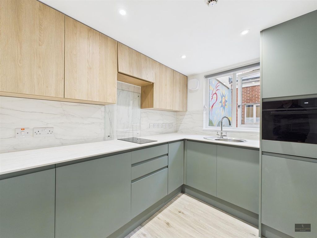 Property photo 1 of 8 Cam02887G0-Pr0526-Still003.Jpg