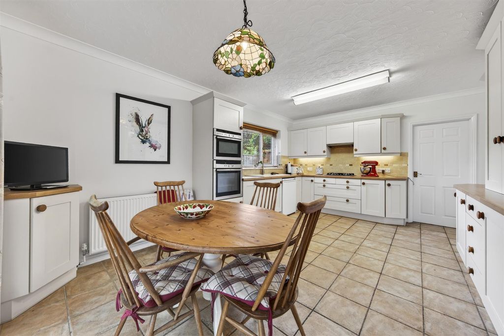 Property photo 3 of 38 106Birchesterrdweb23.Jpg