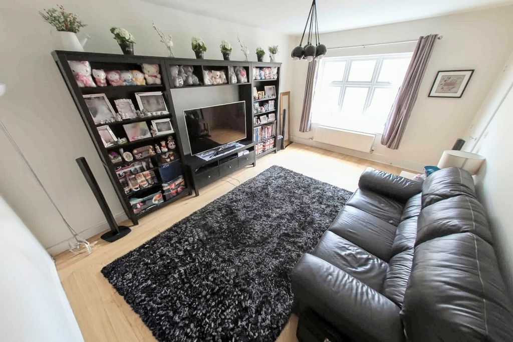 Property photo 2 of 10 Living Room