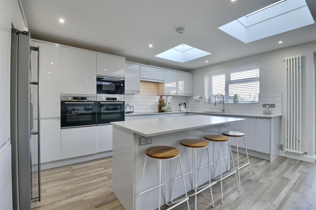 Property photo 3 of 24 CD52Bc91-A9Af-4Aad-B0C2-E71Af09Cec06_1_201_A.Jpeg