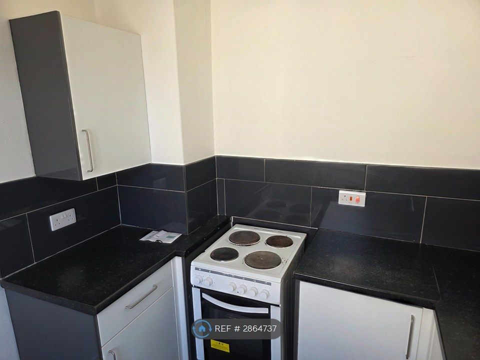 Property photo 3 of 9 Kitchen