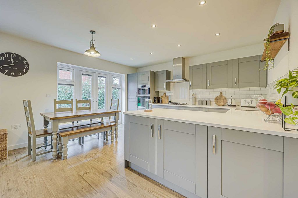 Property photo 2 of 34