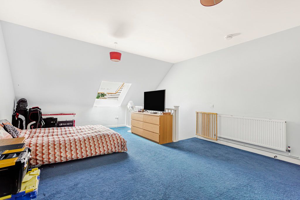 Property photo 1 of 16 Bedroom