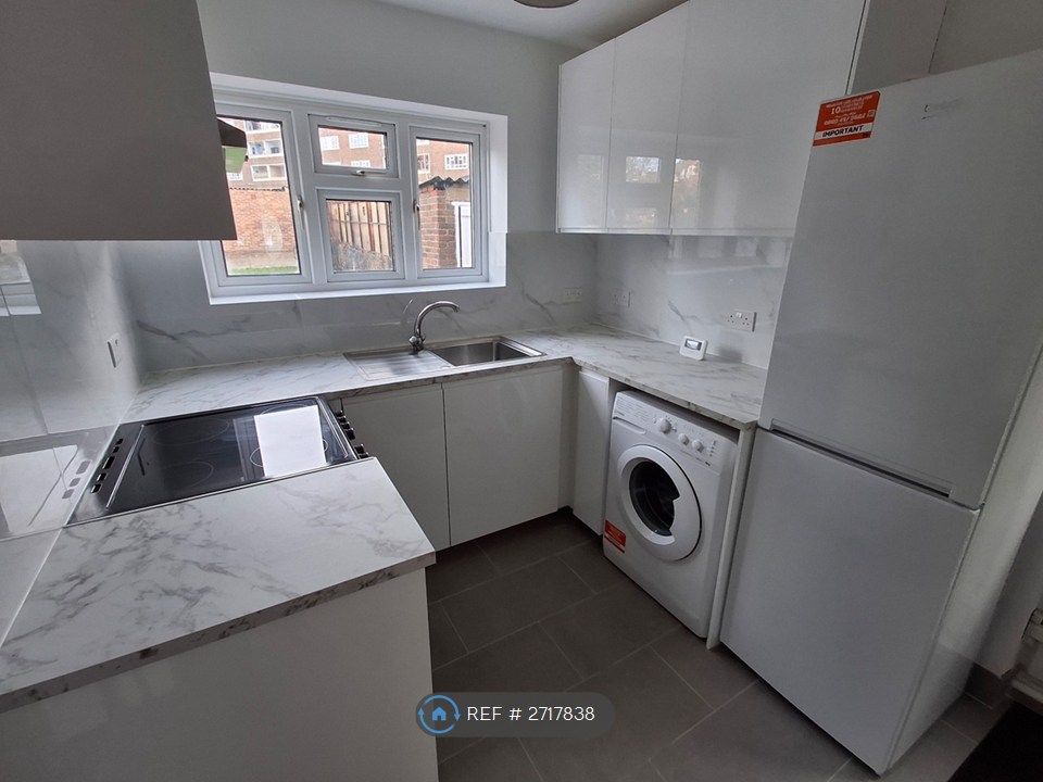 Property photo 3 of 30 Kitchen 1