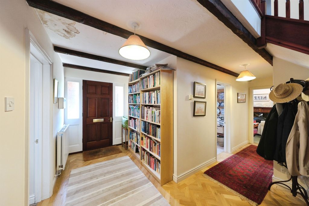 Property photo 2 of 20