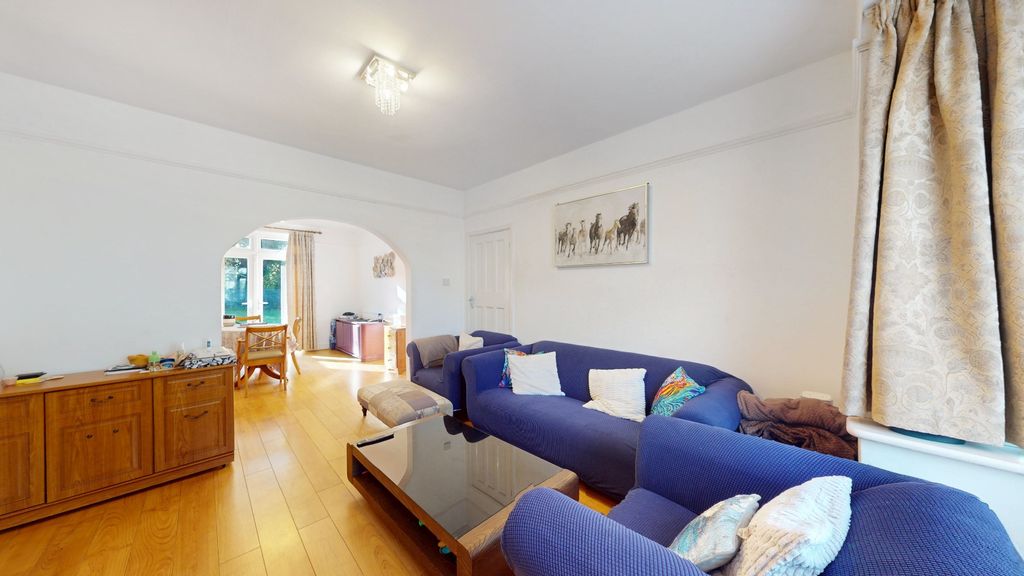 Property photo 2 of 16 4553522