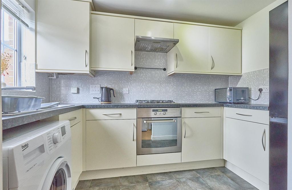 Property photo 2 of 14 Kitchen