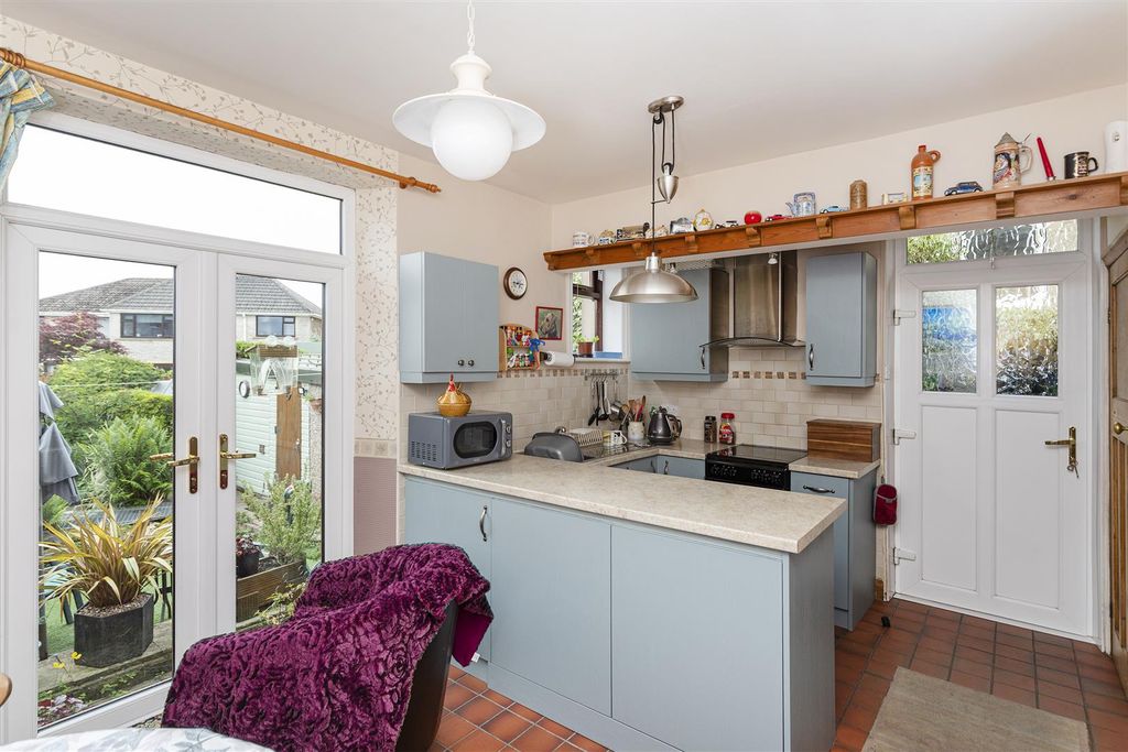 Property photo 3 of 32 Dining Kitchen