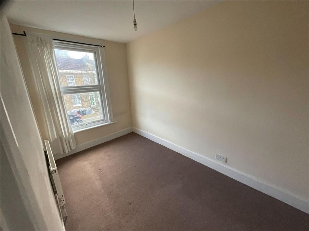 Property photo 2 of 5 Bedroom