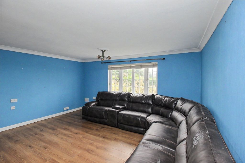 Property photo 2 of 17 Picture No. 30