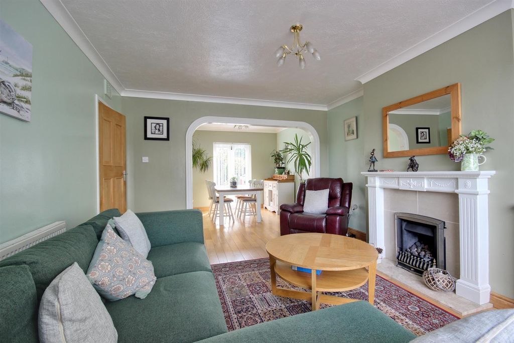 Property photo 2 of 16 15 Grange Drive (12).Jpg