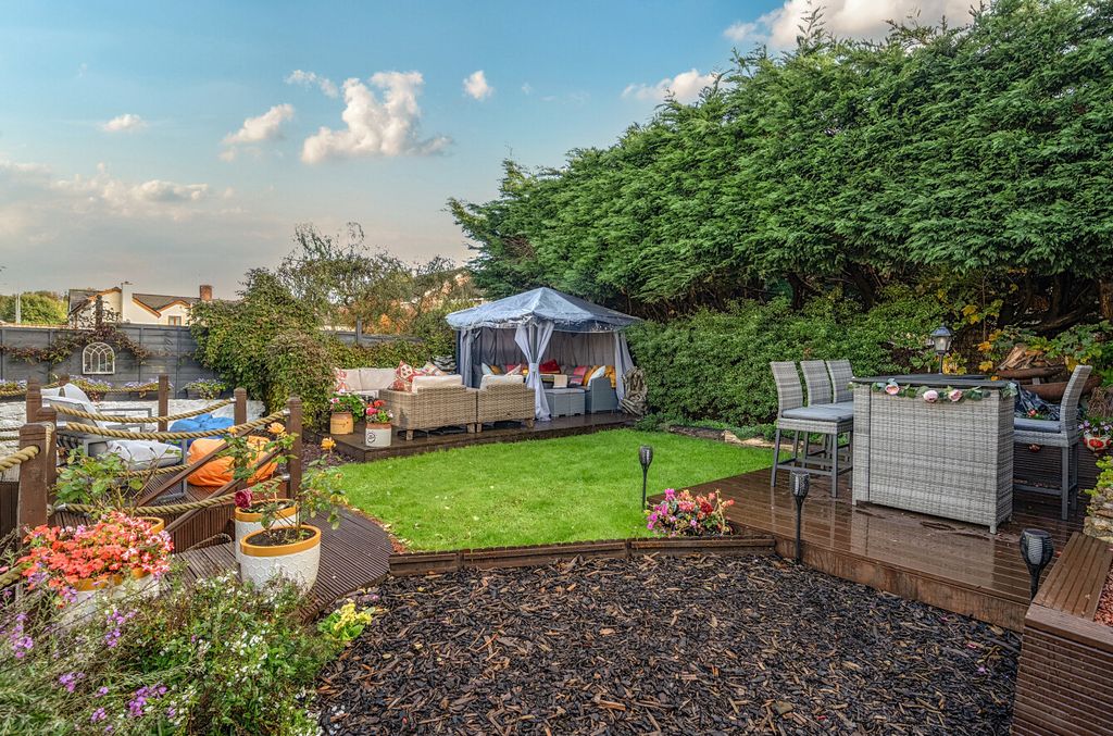 Property photo 3 of 15 Garden