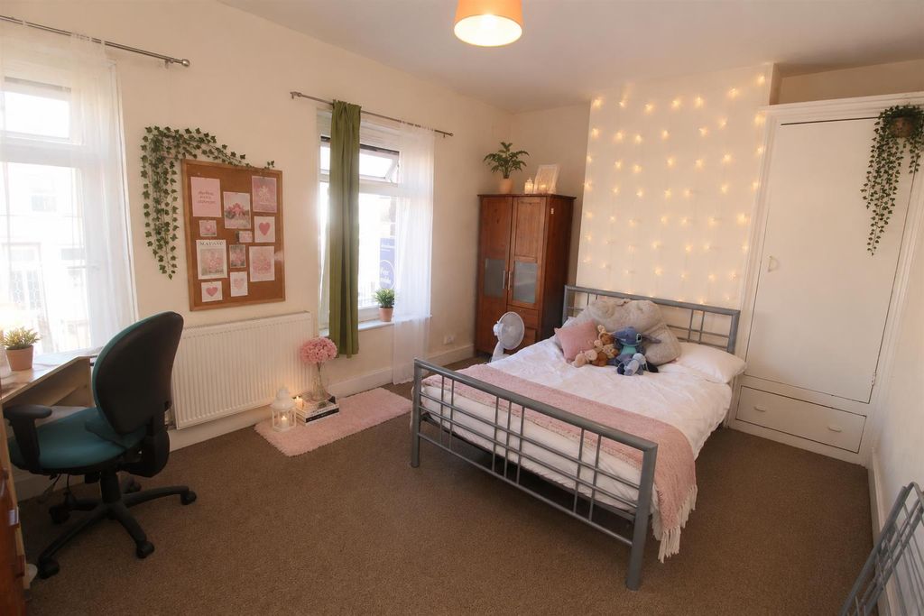 Property photo 3 of 11 95F56E7B-3Fae-457A-Ae48-3Ceb9De75Fbe.Png