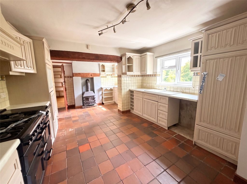 Property photo 2 of 26 Picture No. 30