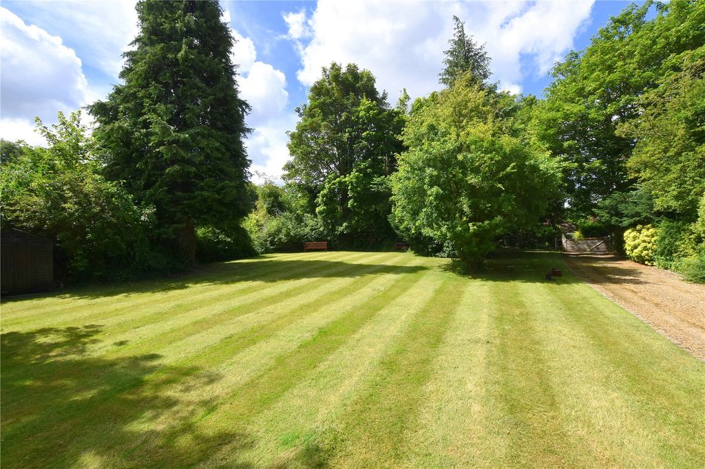 Property photo 2 of 23 Garden