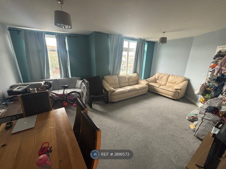 Property photo 2 of 8