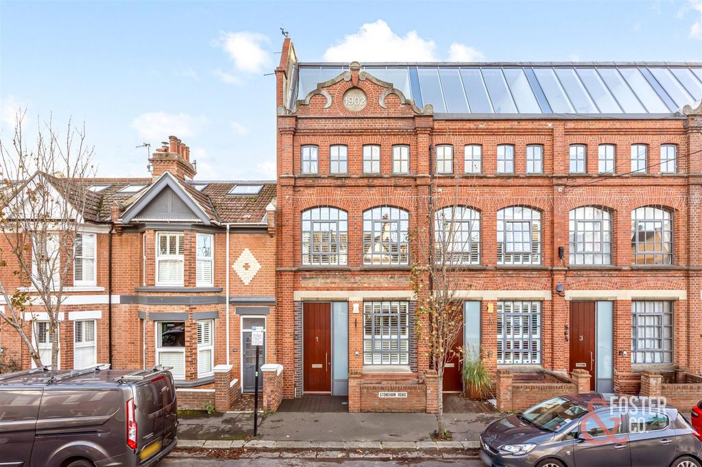 Property photo 1 of 22 Stoneham Road, 80, Unit 1-028.Jpg