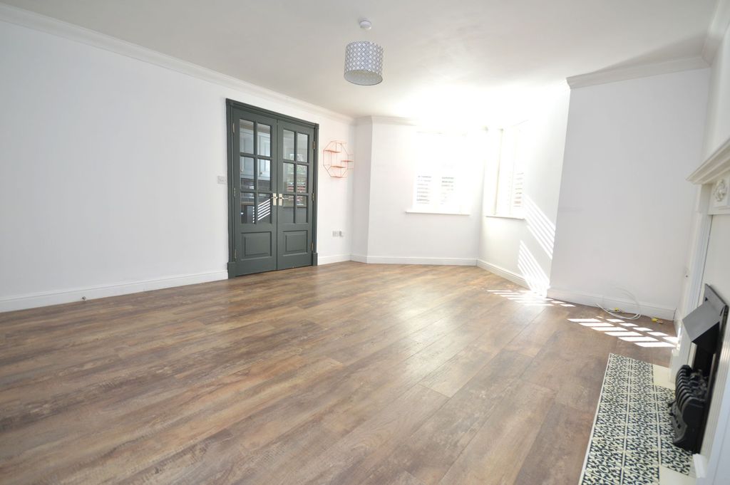 Property photo 3 of 26