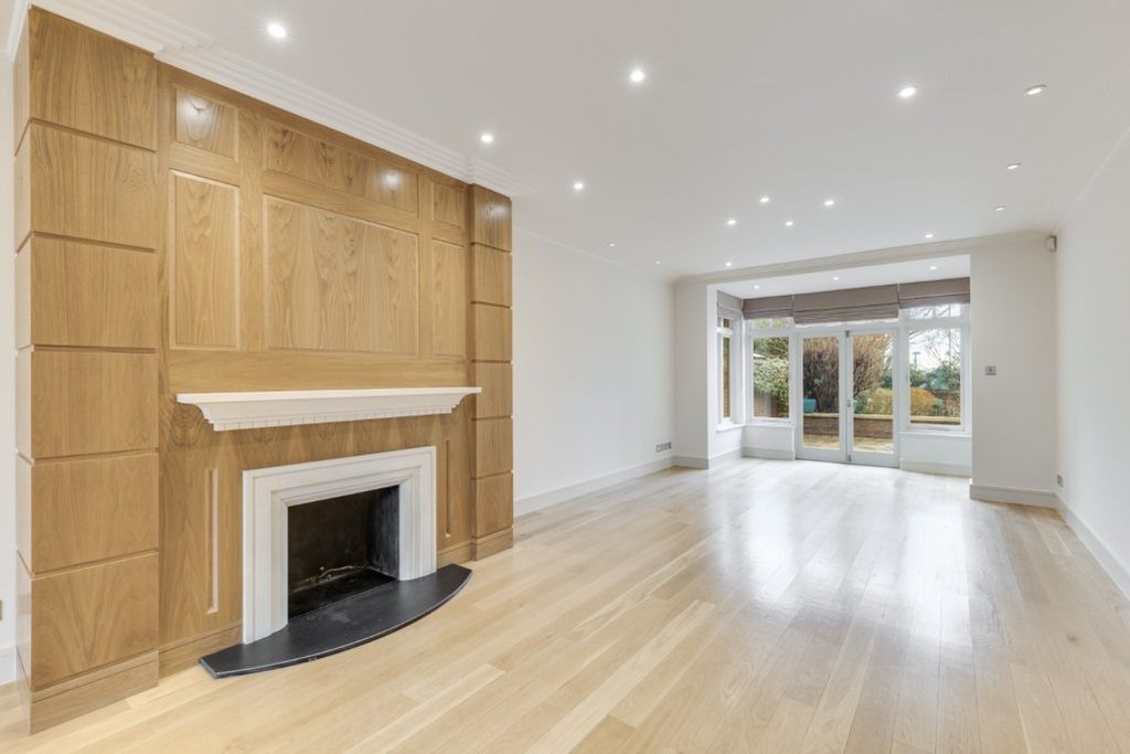 Property photo 2 of 25