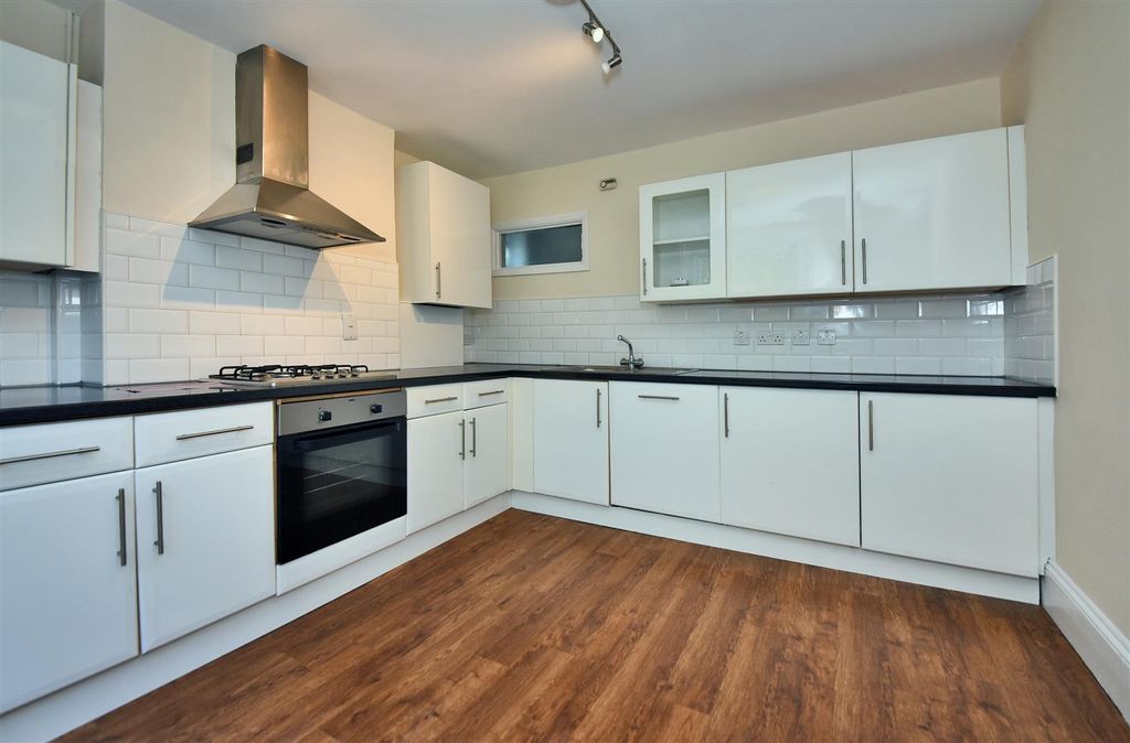 Property photo 2 of 8 9Ccxguwxee2T2Dyxmmnfaa.Jpg
