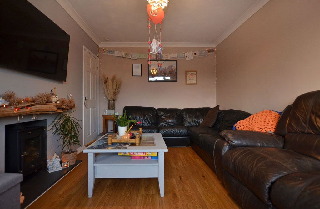 Property photo 3 of 9 3 - Living-Room