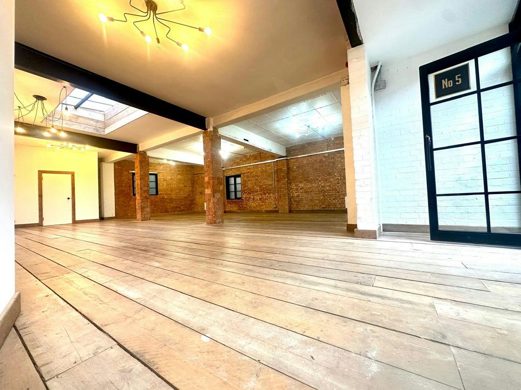 Property photo 2 of 15 Unit 5 2.Jpg