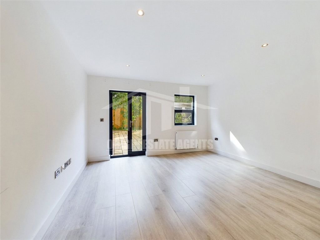 Property photo 2 of 21 Picture No. 04