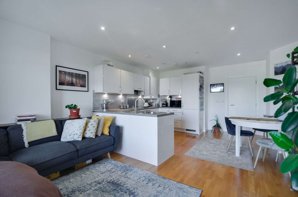 Property photo 1 of 20 Open Plan Living Area_Pic_2.Jpg