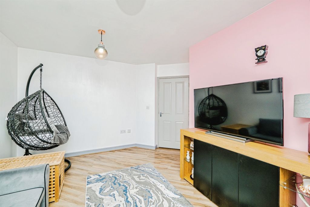 2 bed flat for saleLongacres, Bridgend CF31 photo 5