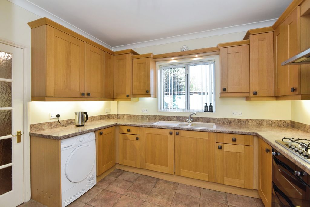 Property photo 3 of 23 Kitchen