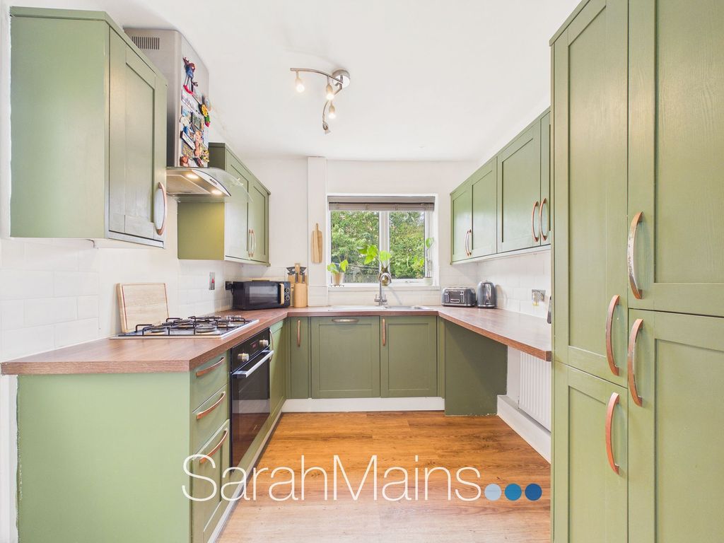 Property photo 2 of 12 Kitchen