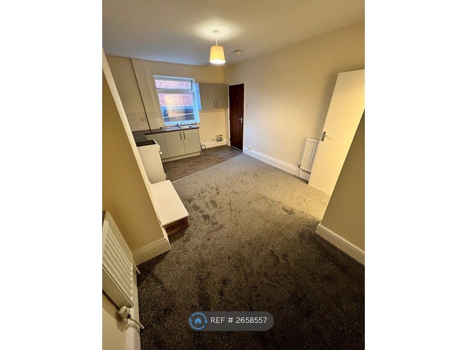 Property photo 3 of 5 Studio