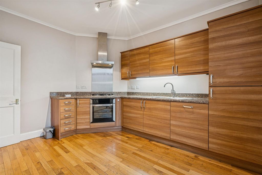 Property photo 2 of 11 86 Idlecombe Road Sw17 Kitchen 2.Jpg