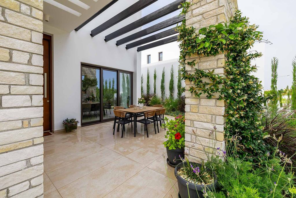 Property photo 1 of 26