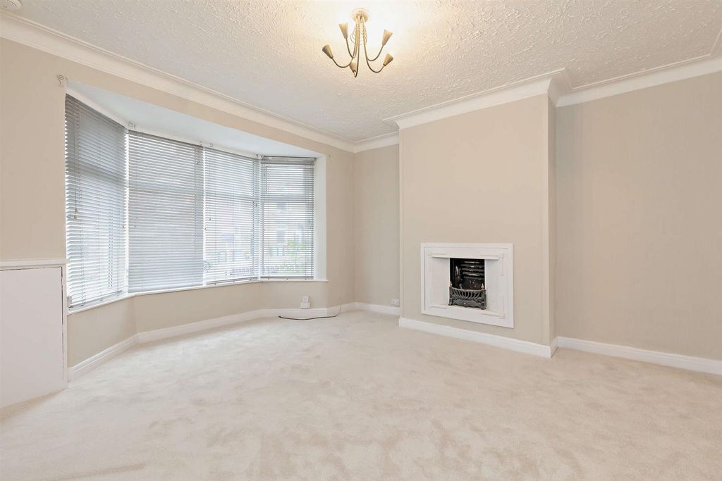 Property photo 2 of 17 8701519-Interior16-800.Jpg