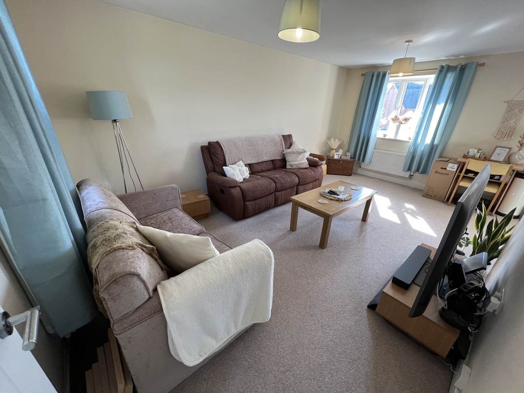 Property photo 3 of 5 Lounge