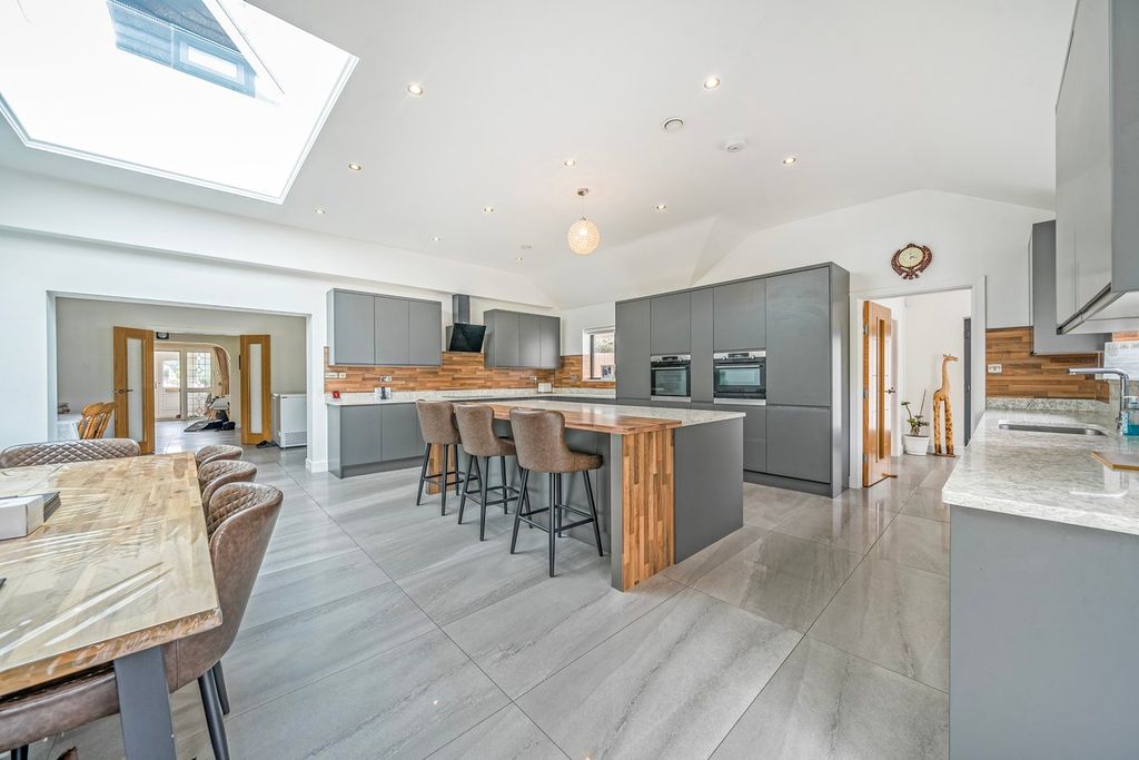 Property photo 3 of 29