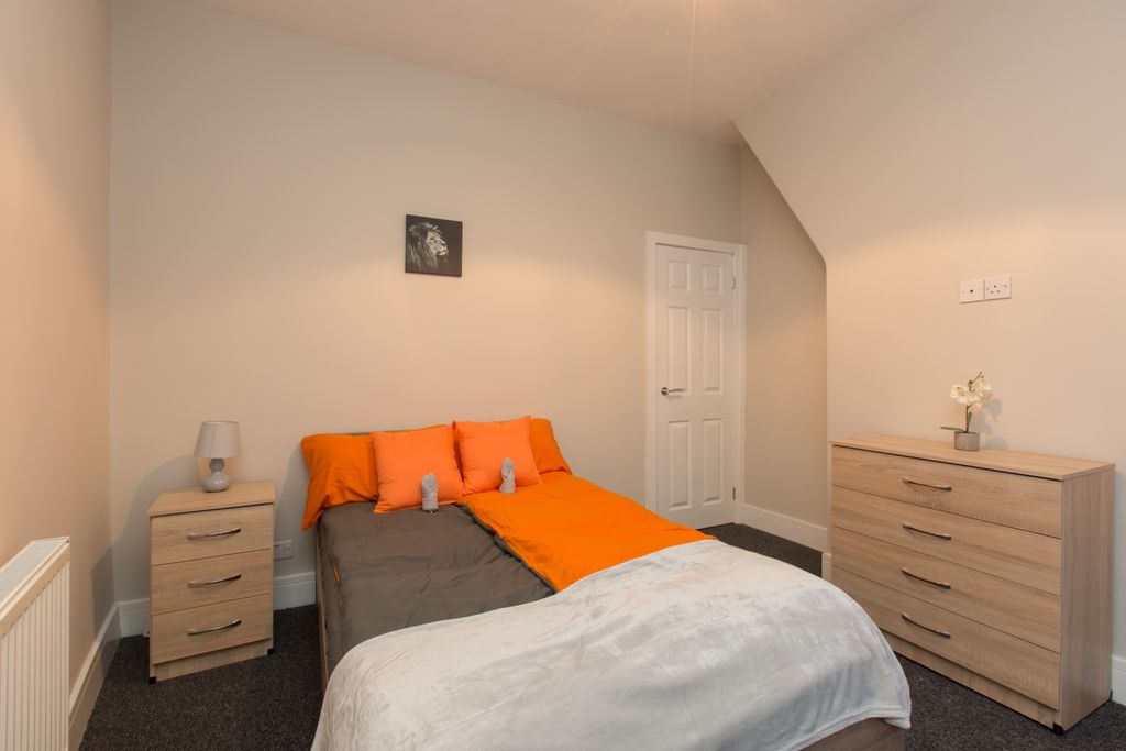 Property photo 2 of 8 Room 3 - Double Room